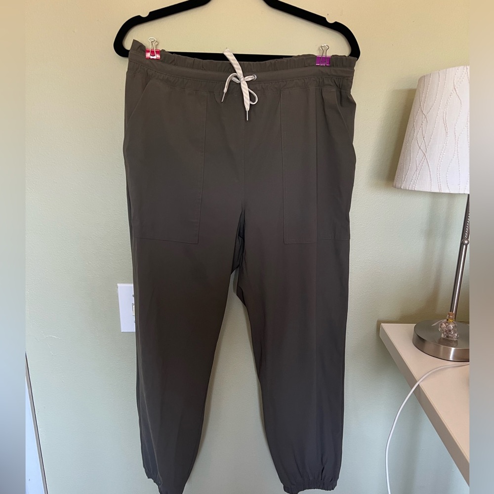 Vuori athleisure pants